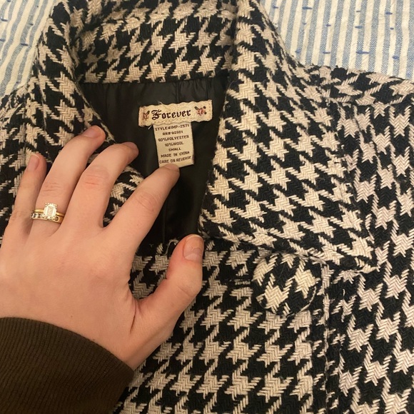 Women’s Houndstooth Coat - Picture 3 of 7